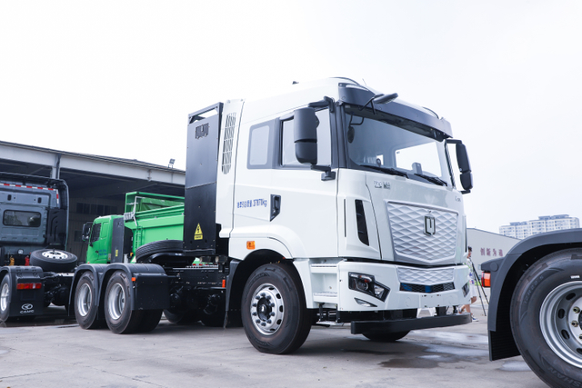 العلامة التجارية الجديدة شاحنة رأس 6X4 جرار مقطورة شاحنة مركبة كهربية